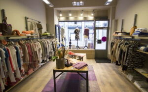 clothing adalah