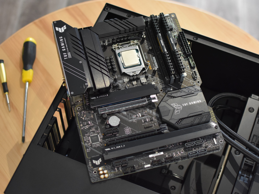 Motherboard Adalah : Pengertian, Fungsi dan Bagian-bagiannya